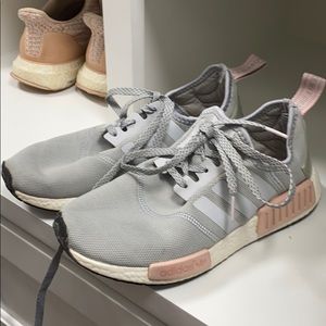 addis’s tennis shoes